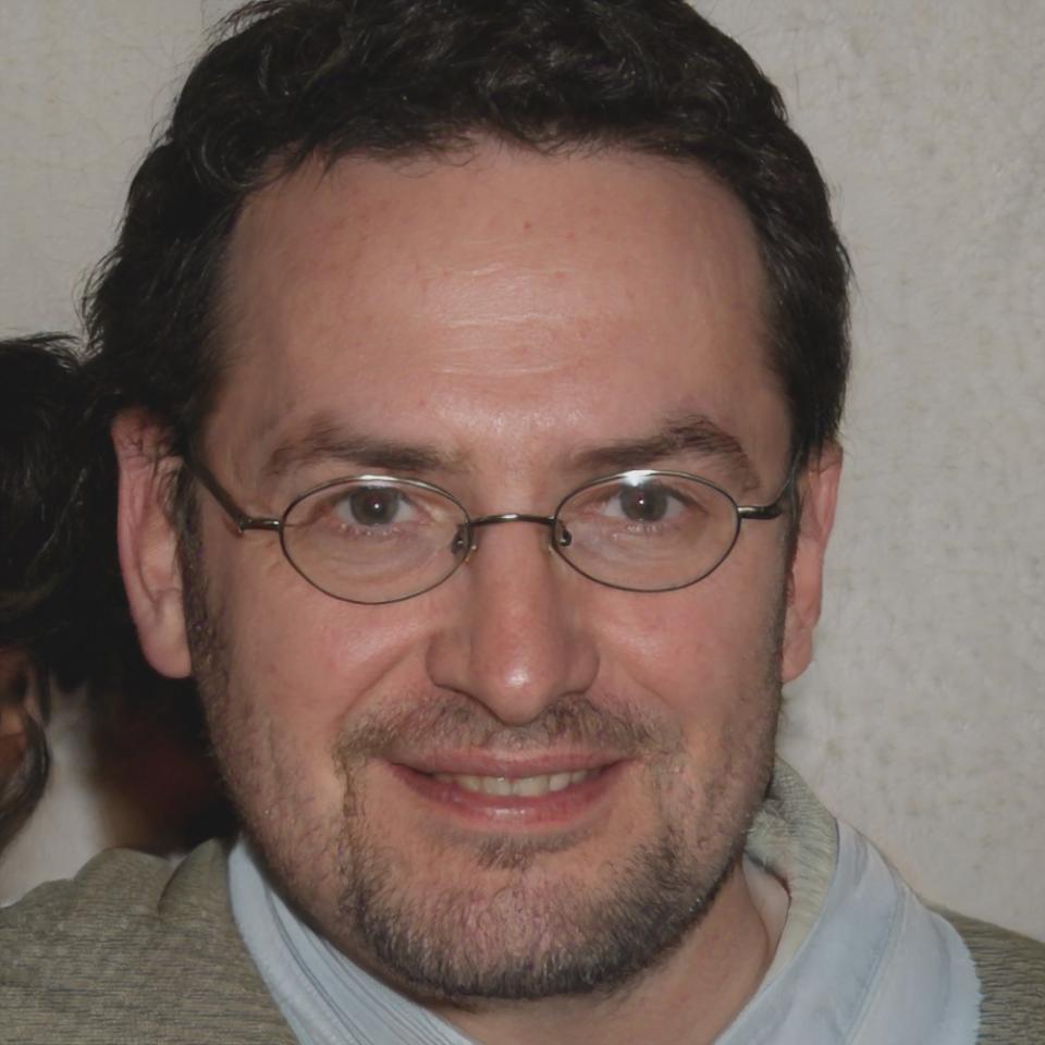 Klaus Bergmann, Geschäftsführer qiravexonari